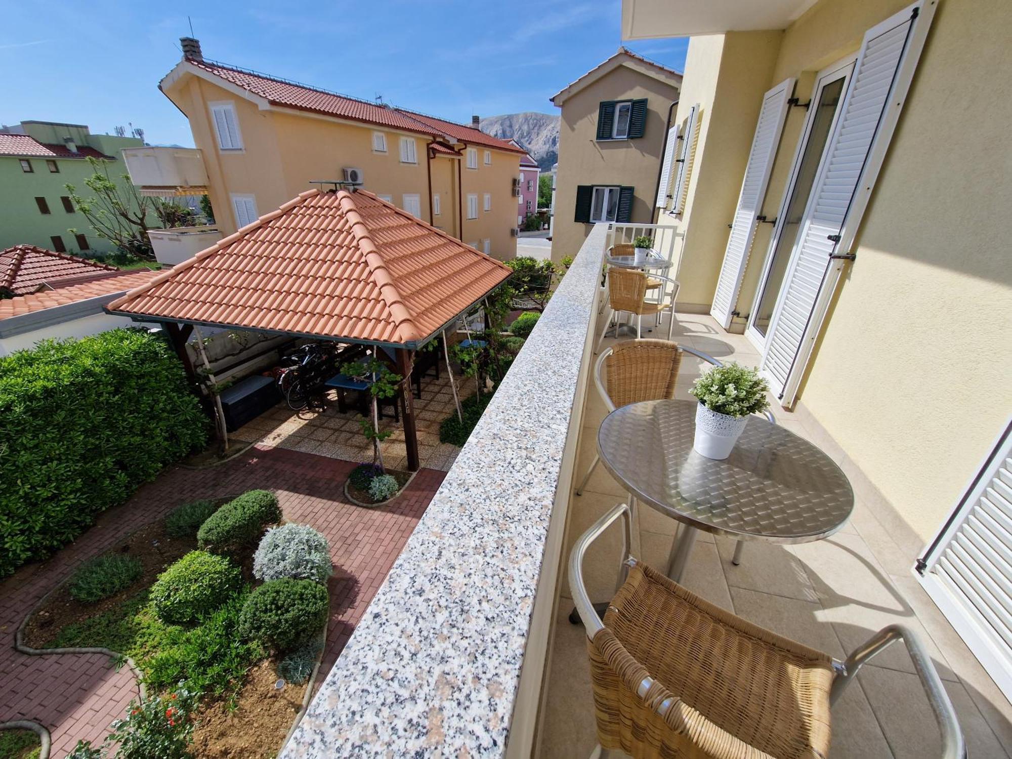 Apartments Josipa Baška Екстериор снимка